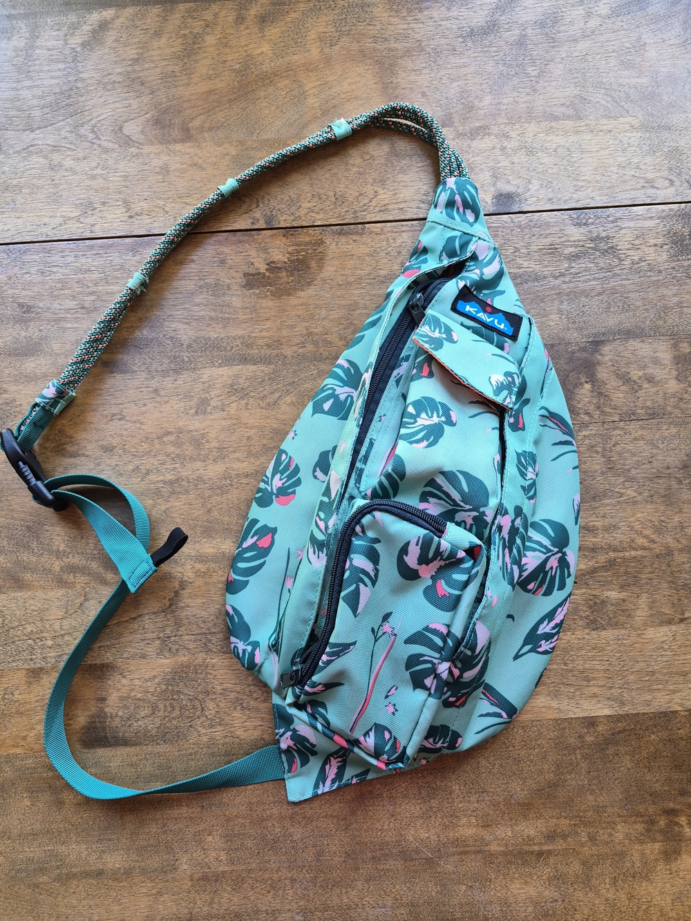 KAVU Tropical Jungle Leaf Rope Sling Backpack Canvas Bag Outdoor Beach Travel
